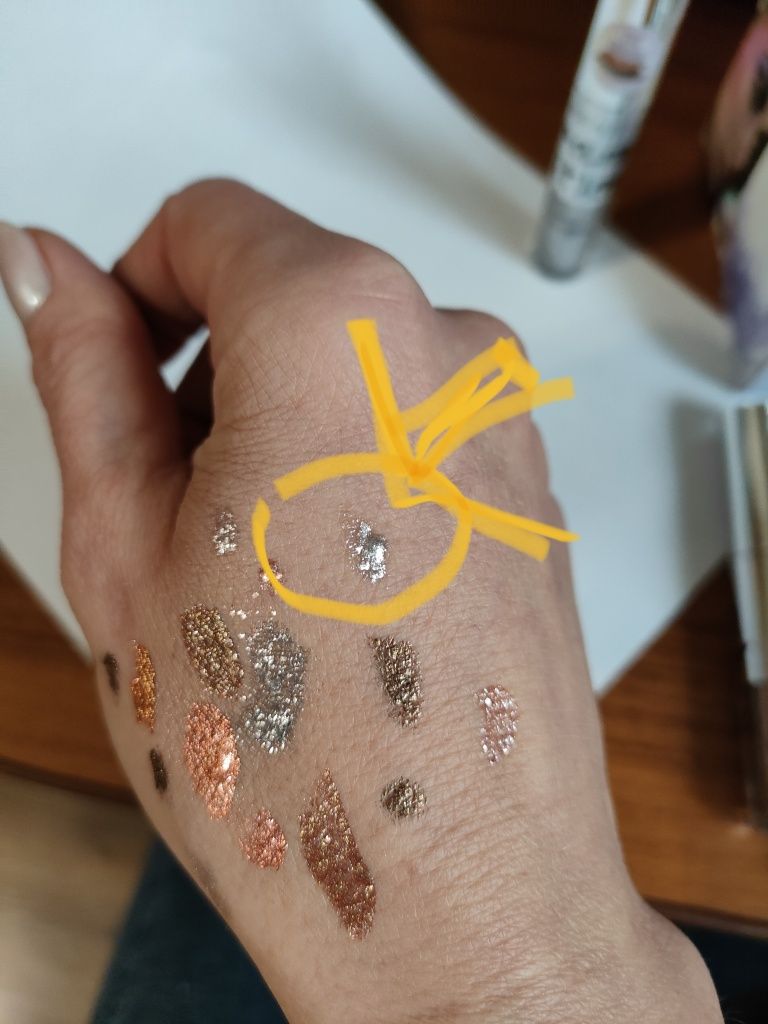Cień w kremie metaliczny srebrny eye shadow topper efekt tafli nowy