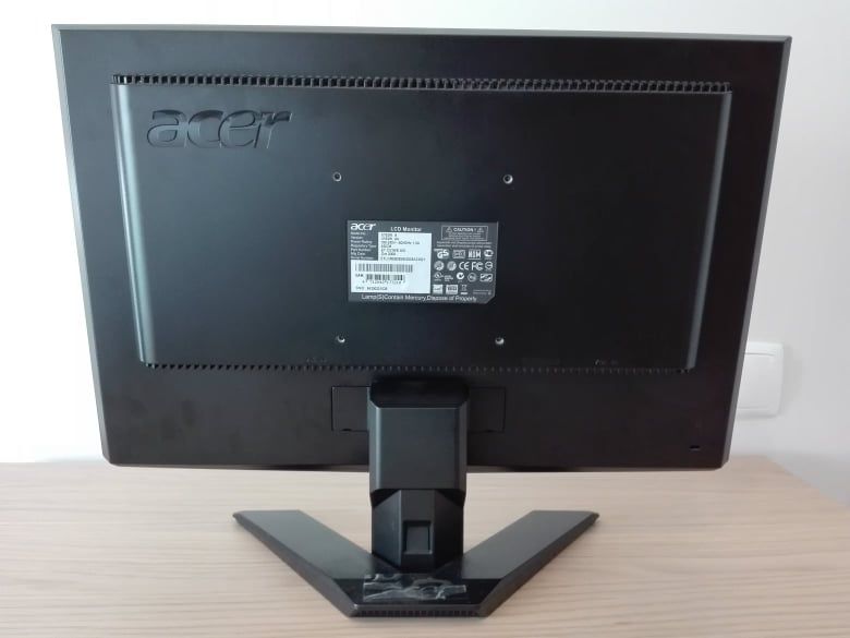 Vende-se LCD Monitor 19''