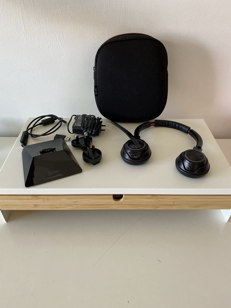 POLY SAVY Headphones 8200 com microphone e com estojo
