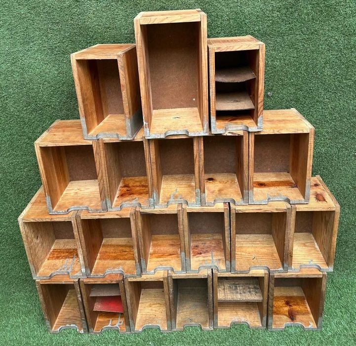 Gavetas antigas, caixas dispensadoras em madeira, 65 unidades