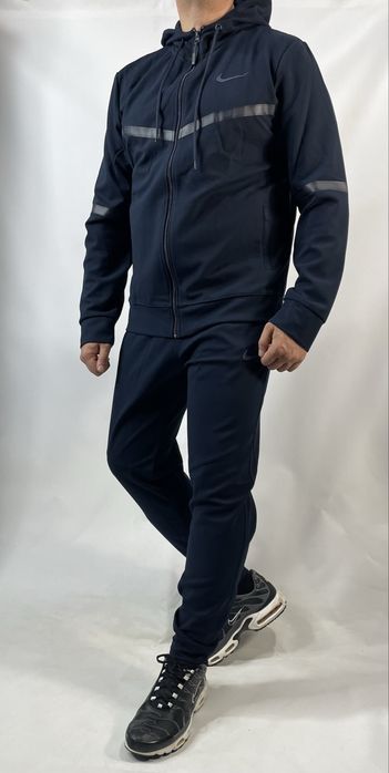 Мужской спортивный костюм сезон осень в синем цвете