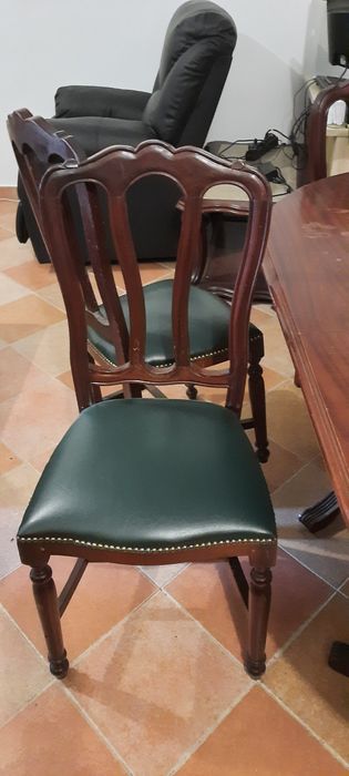 Conjunto mesa e cadeiras