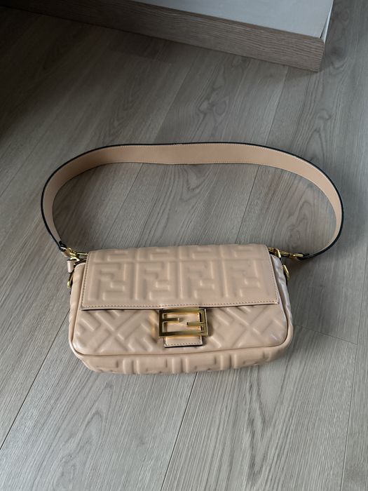 Сумка бежевая Fendi Baguette
