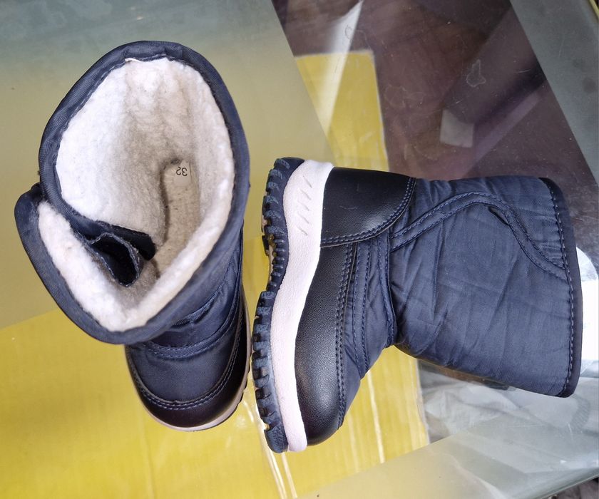 Ciepłe zimowe buty. Śniegowce