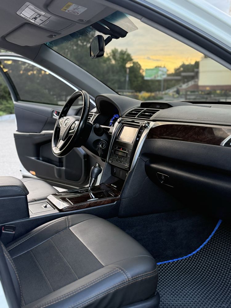 Продам официальную Toyota Camry 2015года