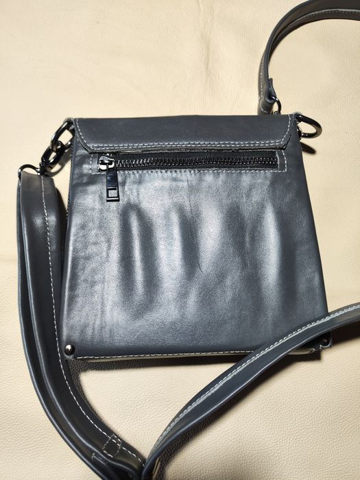 Барсетка кожаная на ремне.