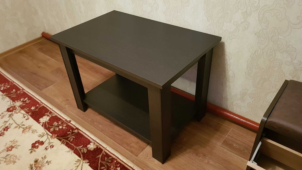 Журнальний столик