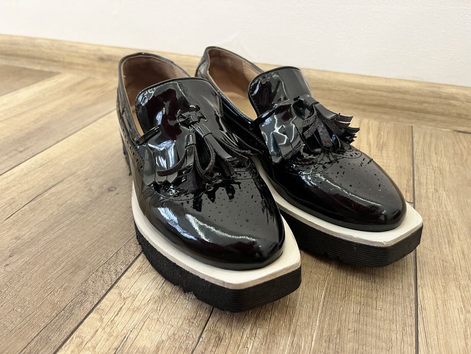 Лофери лакові Estro