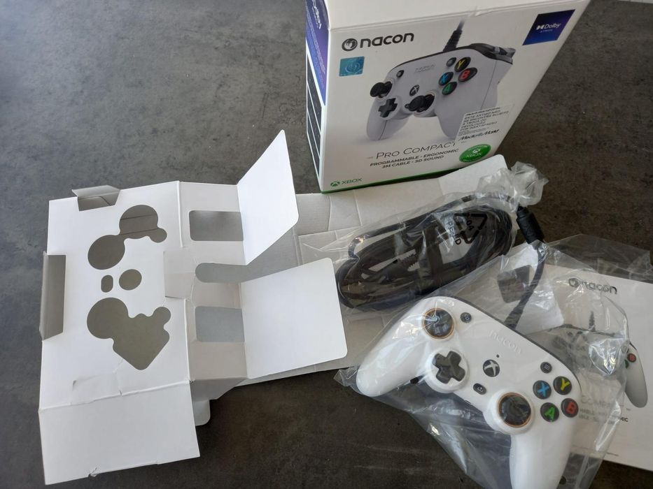 Nacon ergonomic controller