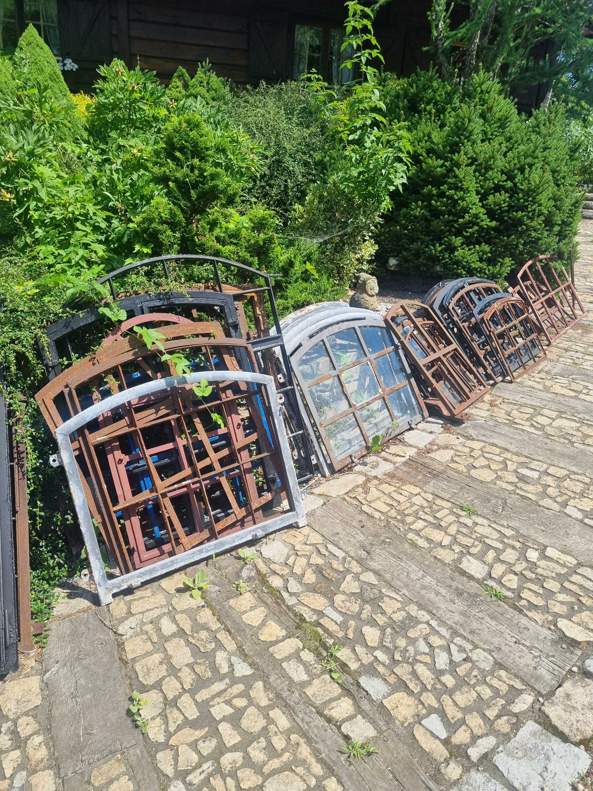Sprzedam okno żeliwne / do altany/domku narzedziowego