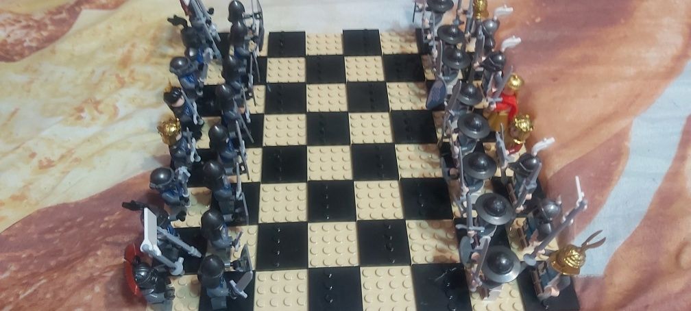 Figurki klocki szachy 32 postacie rycerze itp plus podstawka