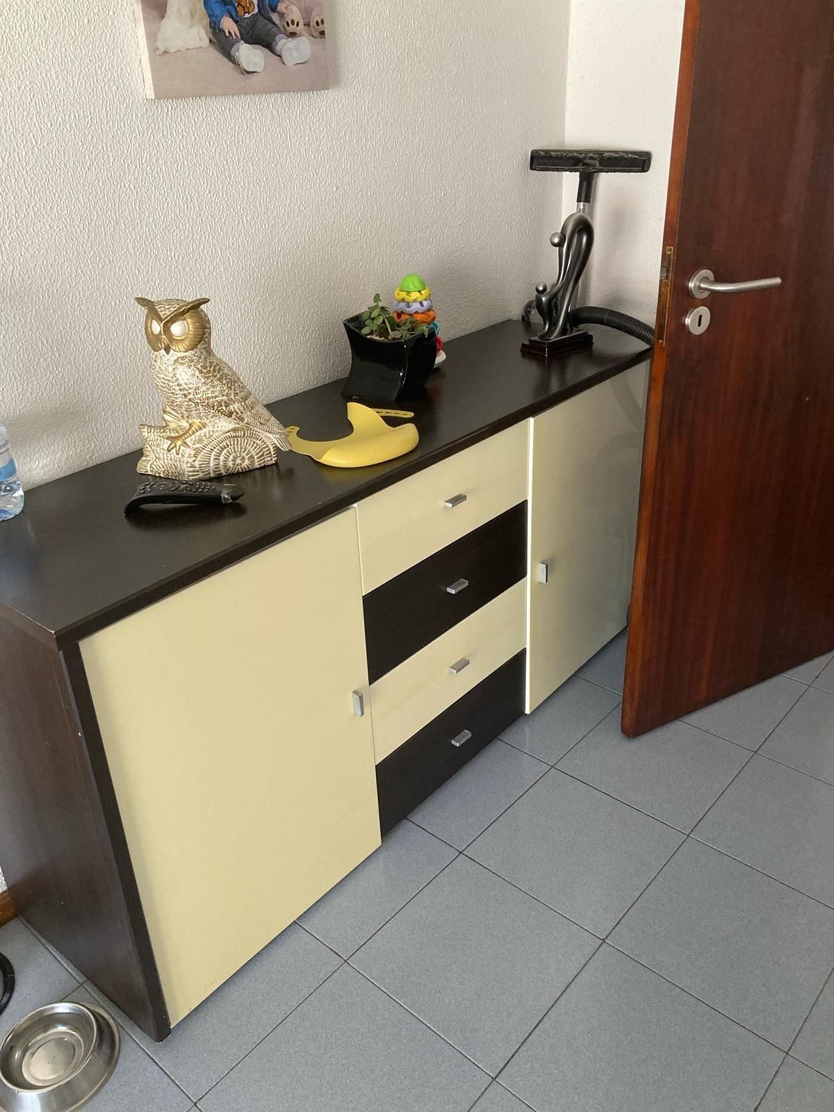 Mobilia de sala com móvel tv, aparador, mesa

Composta por:
Aparador
M
