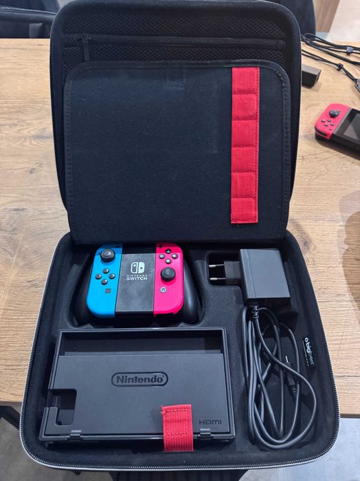 Konsola Nintendo Switch rozbudowany zestaw XXL 4x JoyCony + 4 gry