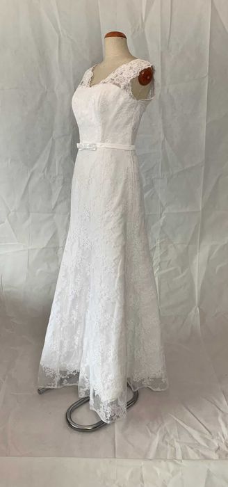 Prosta i klasyczna nowa suknia ślubna 40 L koronkowa cywilny kościelny