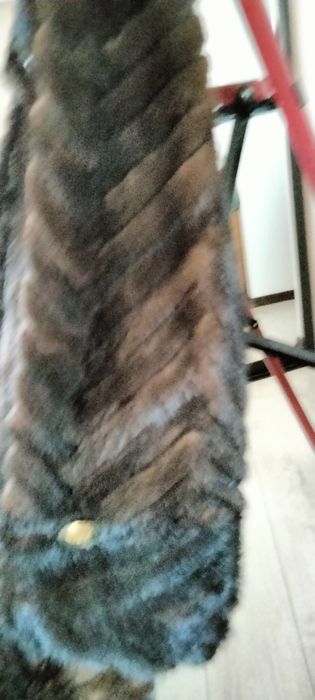 Продам норковую шубу б/у. Она согреет вас в холодные, зимние дни.