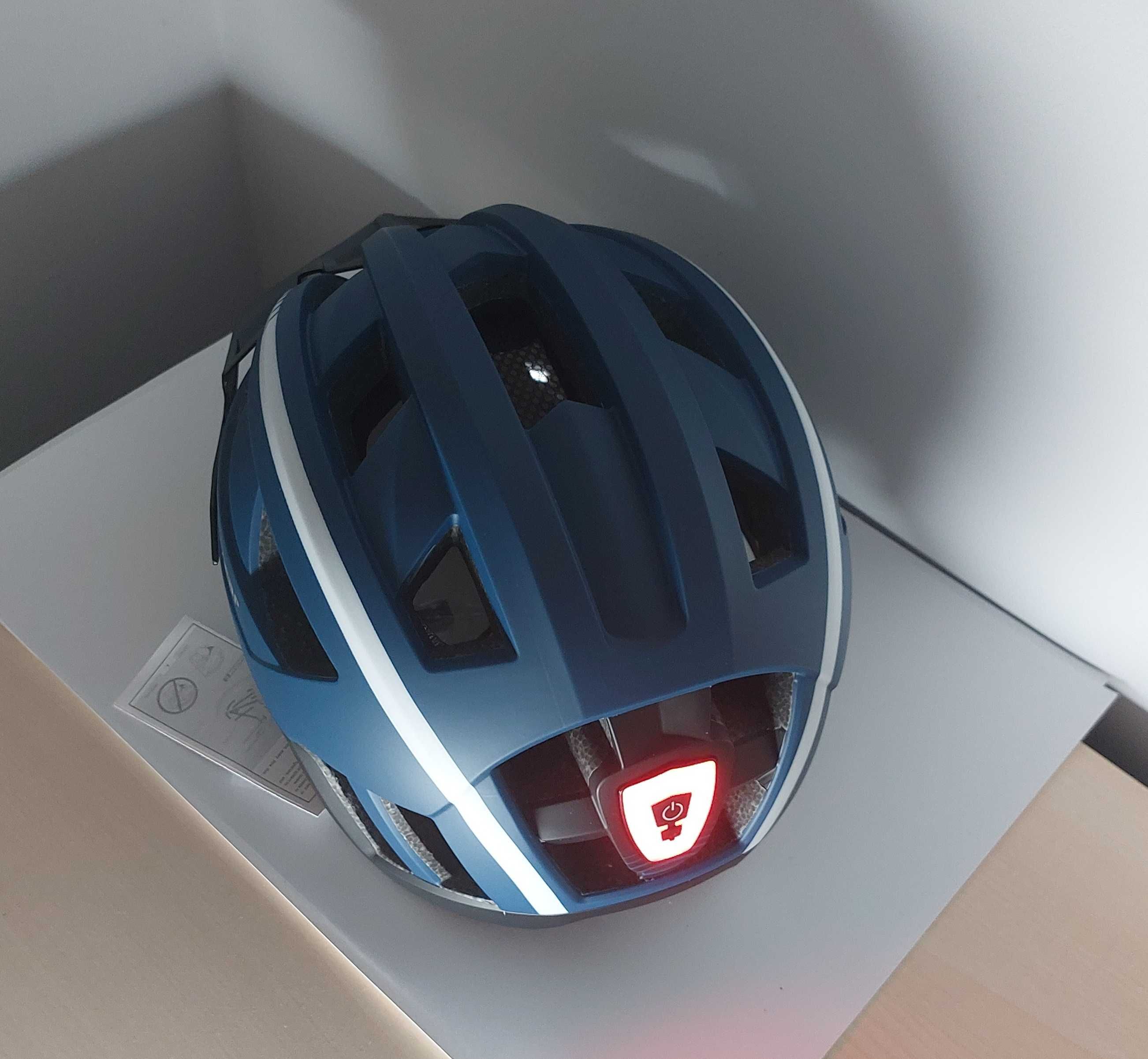 EASTINEAR Kask rowerowy LED, tylne światło do ponownego ładowania