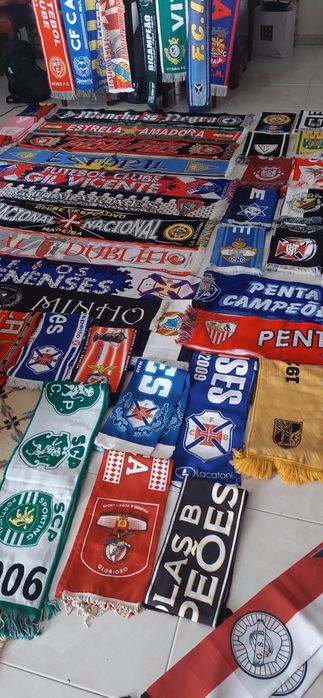 Varios cachecois de varios clubes