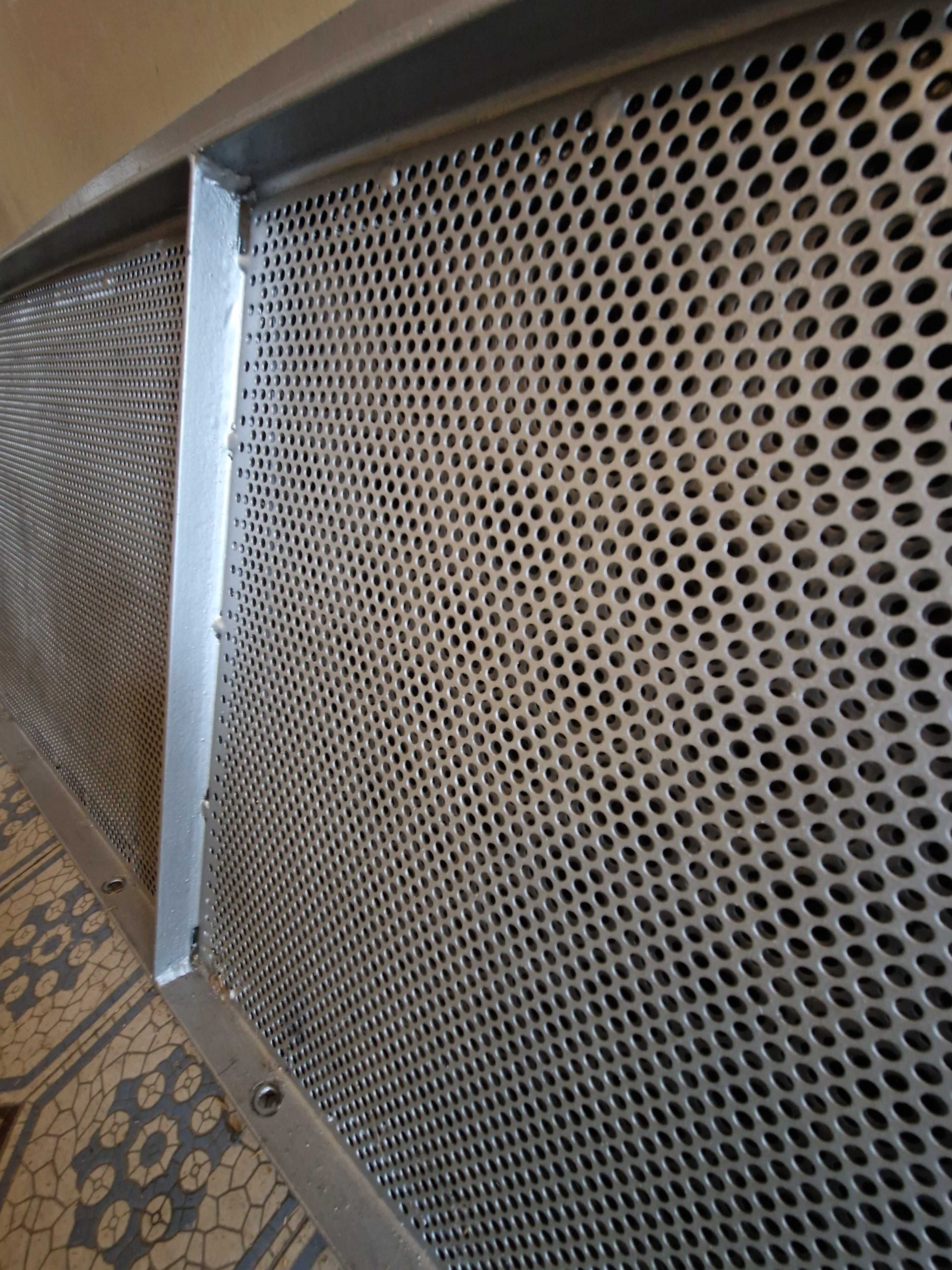 Stalowa półka loft półkolista 385 cm długości, używana