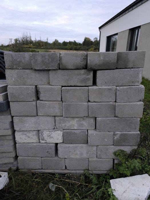 Bloczek betonowy fundamentowy 38x24x14. 70 szt.