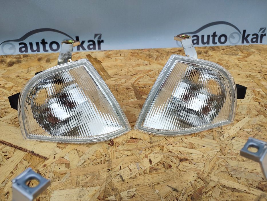 Поворотник Skoda Octavia Tour