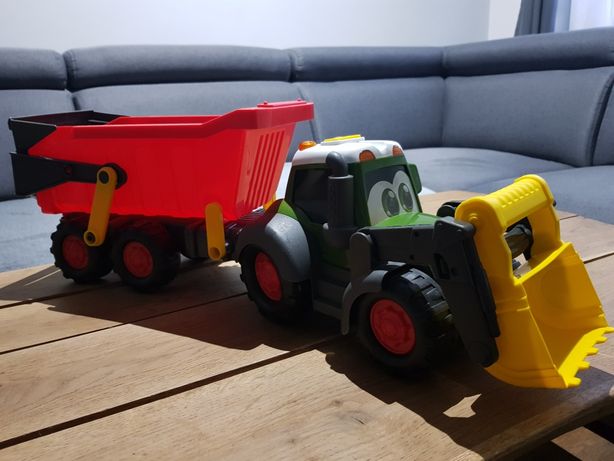 Traktor z przyczepa
