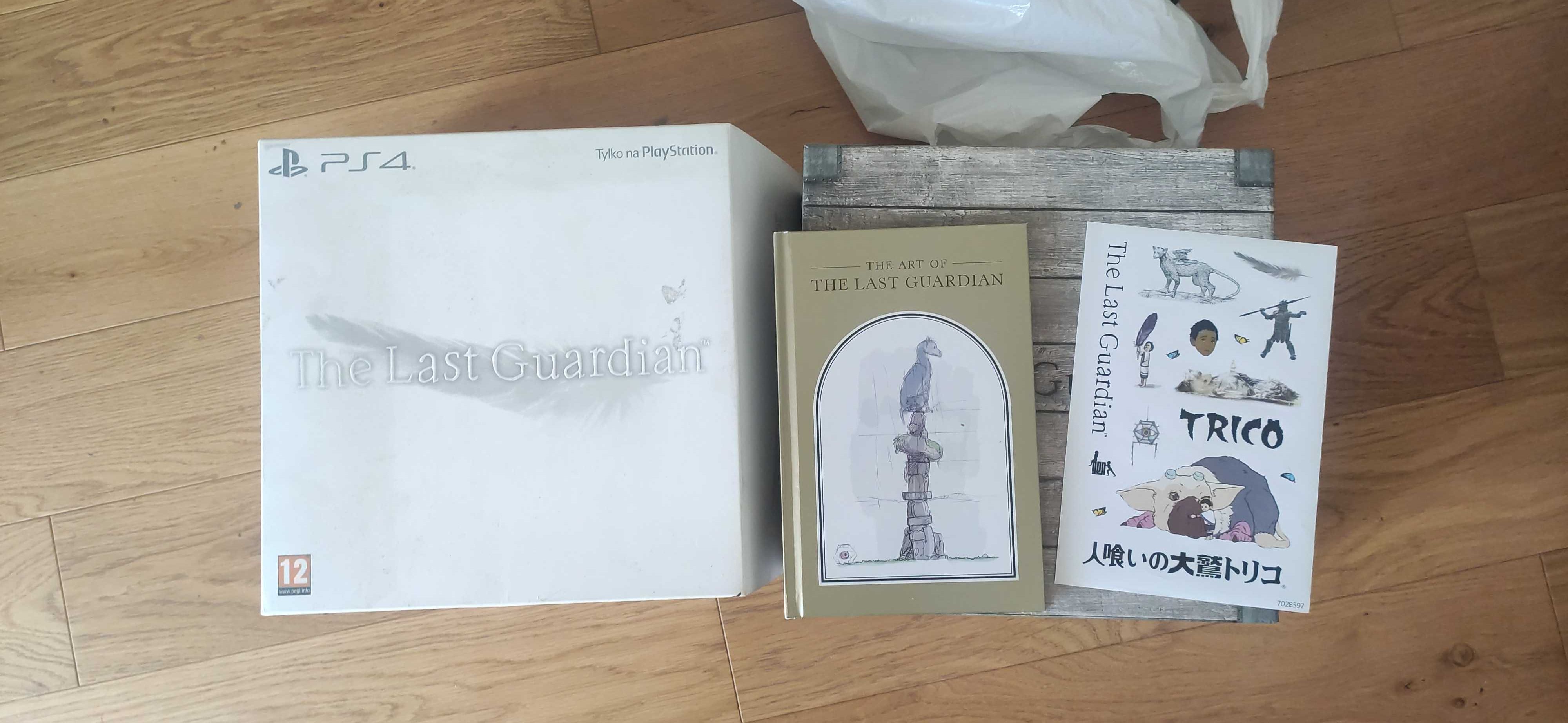 The Last Guardian - figurka + pudło + artbook + naklejki / OPIS