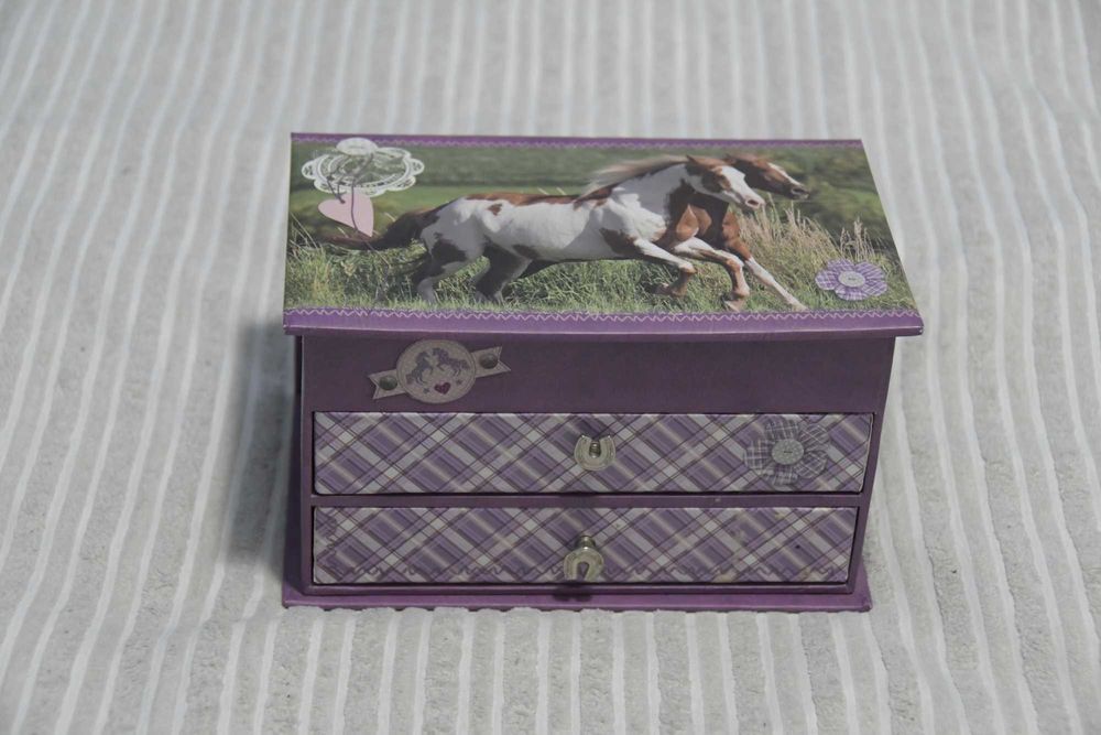 Horses Dreams, szkatułka z konikiem fioletowa