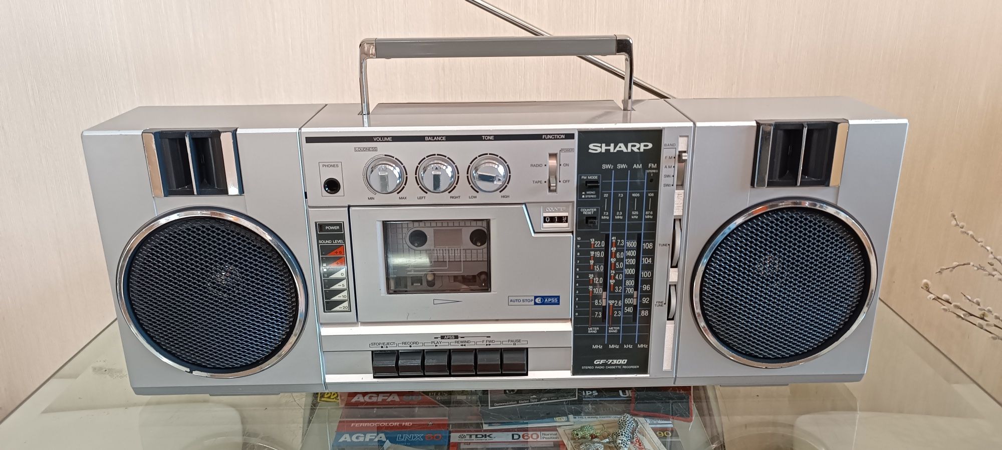 Sharp GF-7300 в хорошем состоянии.