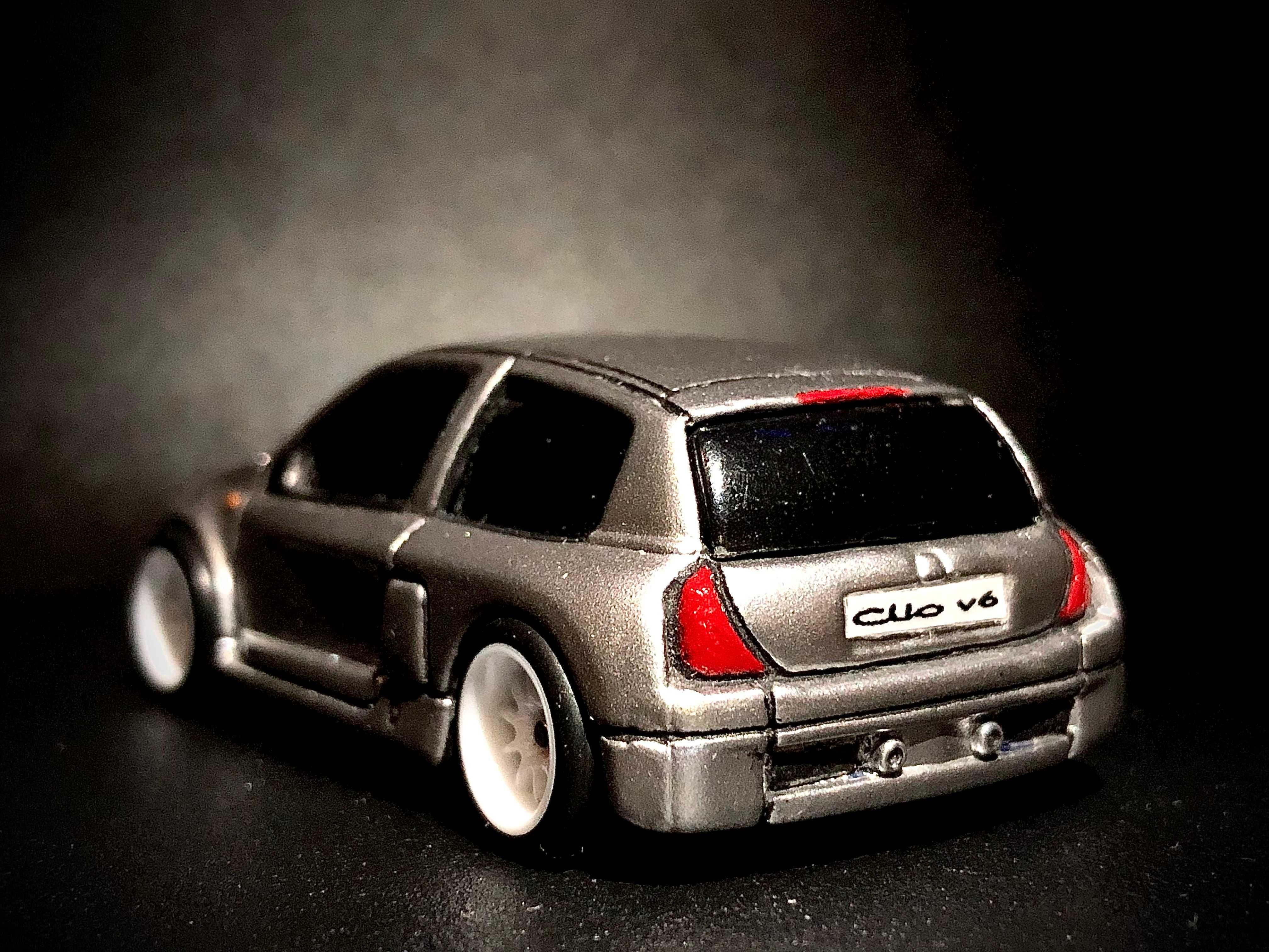 Renault Clio V6 1:64 Maisto Custom model jak Premium