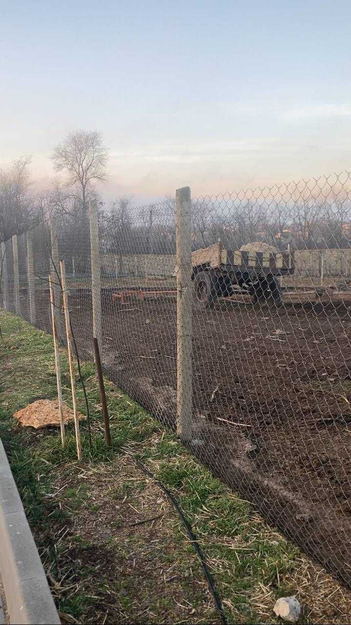 стовпчики, стовпи, столбики, столбы, сітка забор огорожа паркан