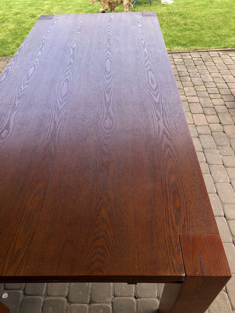 Stół duży wykonany z drzewa