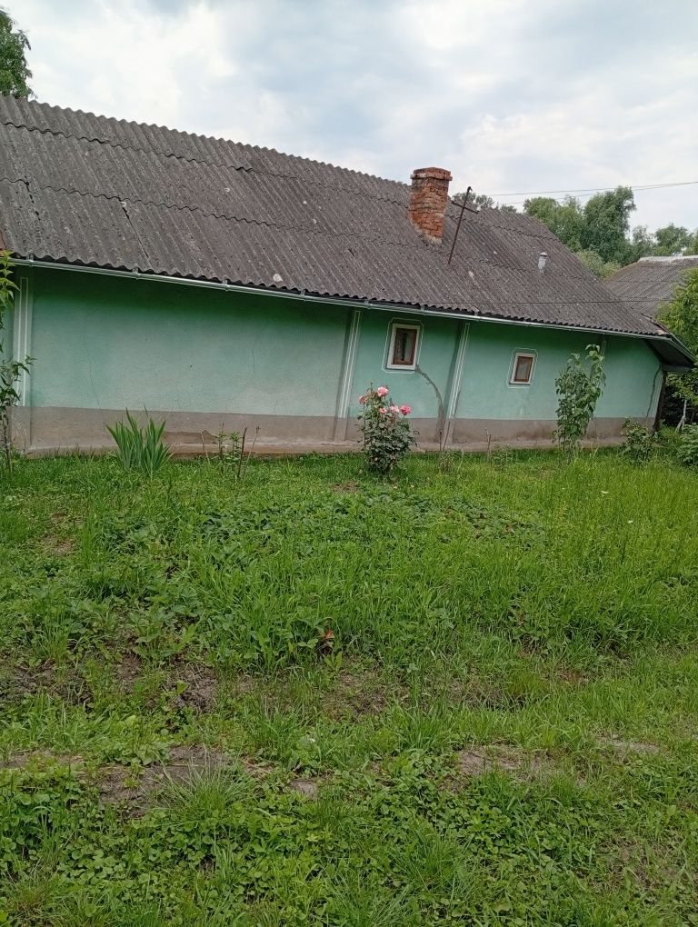 Продам хату по головній дорозі!