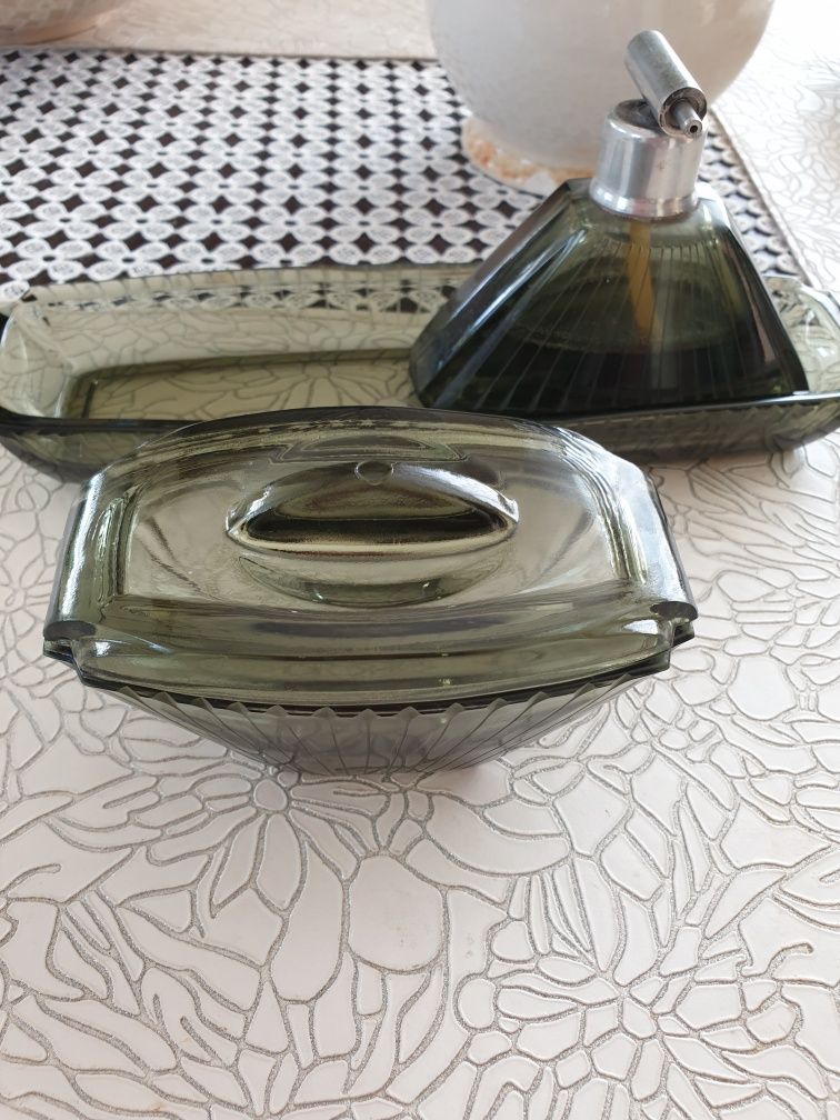 Przedwojenny Szklany zestaw przyborów na toaletkę. Art deco.