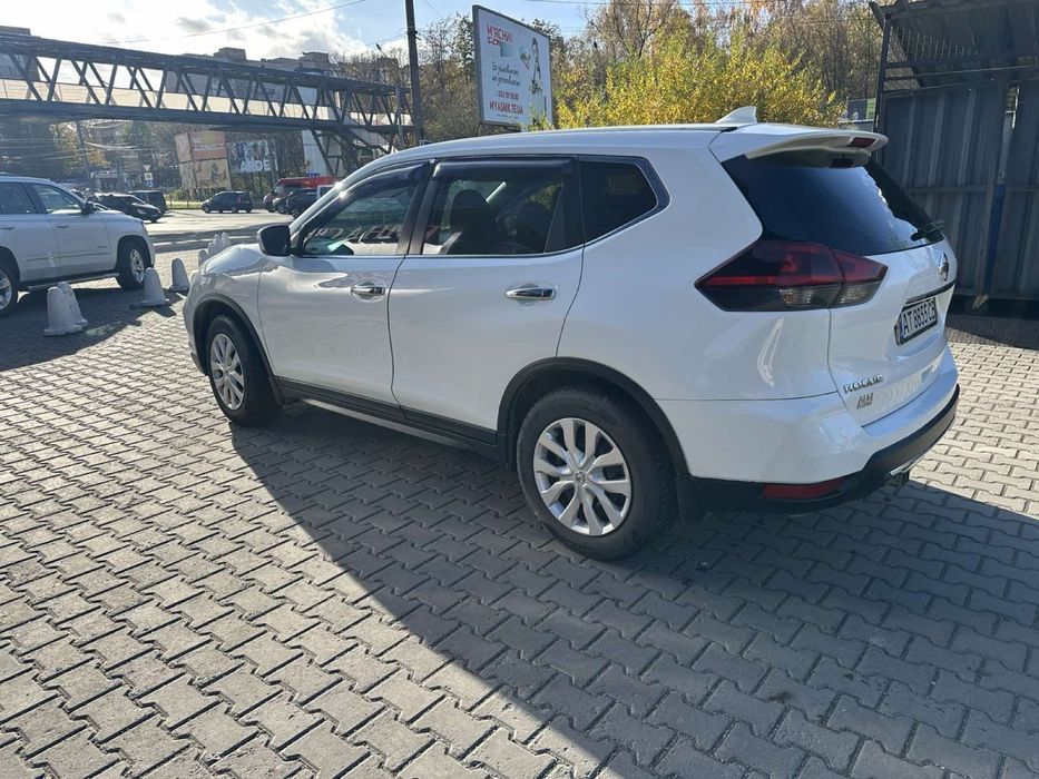 Nisan roge в хорошому стані конфетка а не машина.