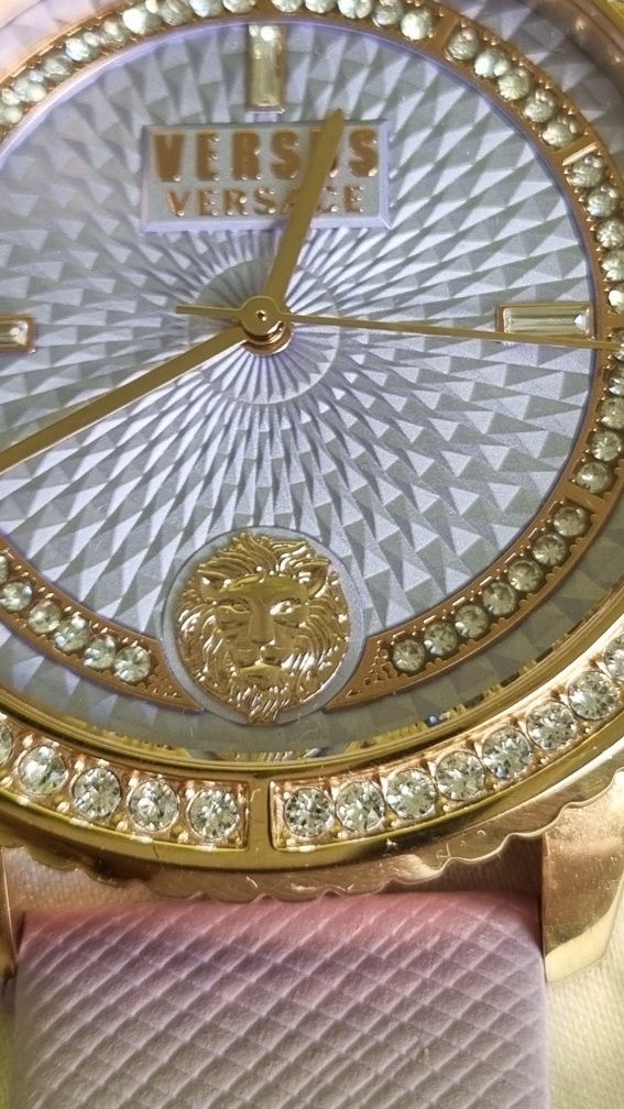 Fioletowy zegarek Versus Versace
