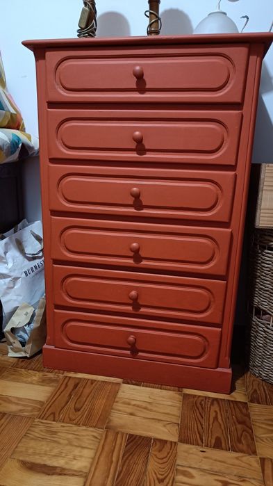 Camiseiro em pinho pintado