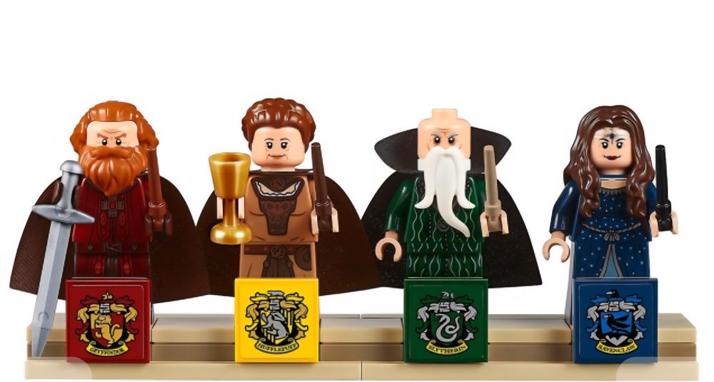 Конструктор Гарри Поттер Замок Хогвардс (71043), 6020 деталей