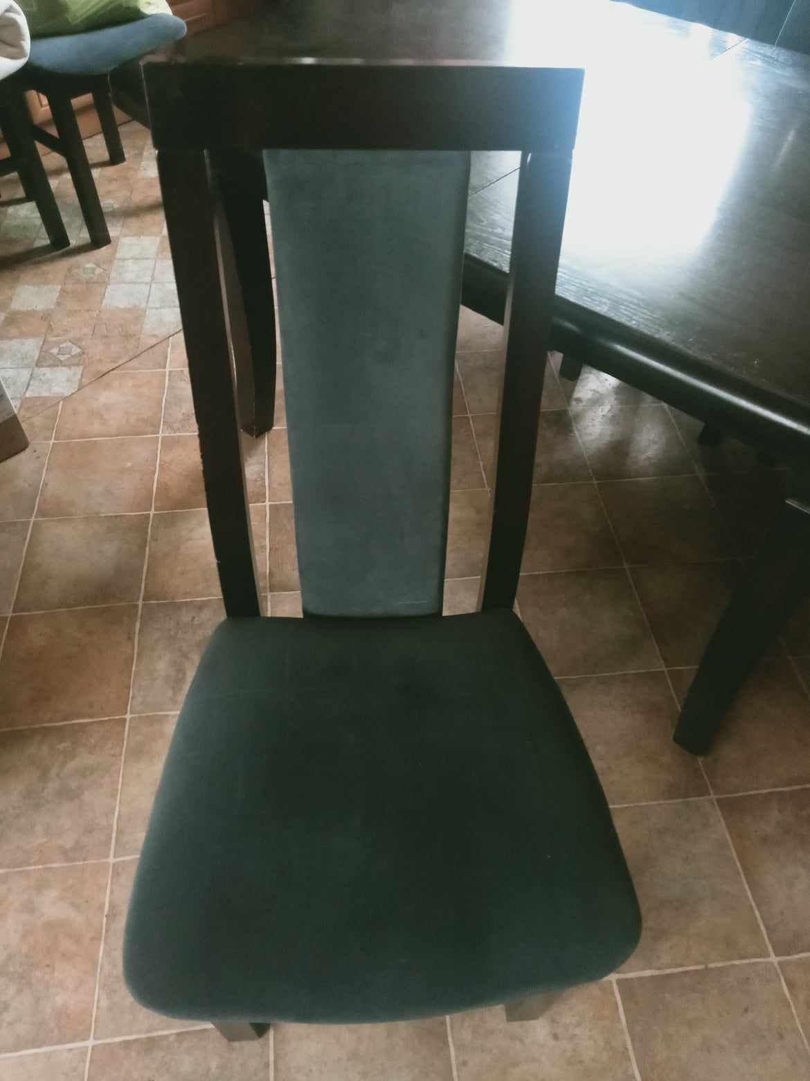 Sprzedam stół rozkładany z 6 krzesłami