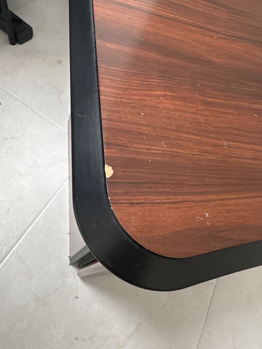 Mesa cabeceira castanha