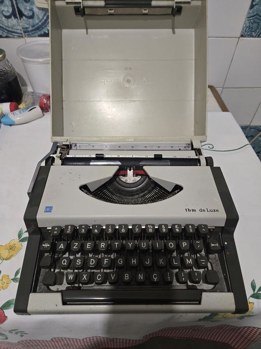 Vendo máquina de escrever