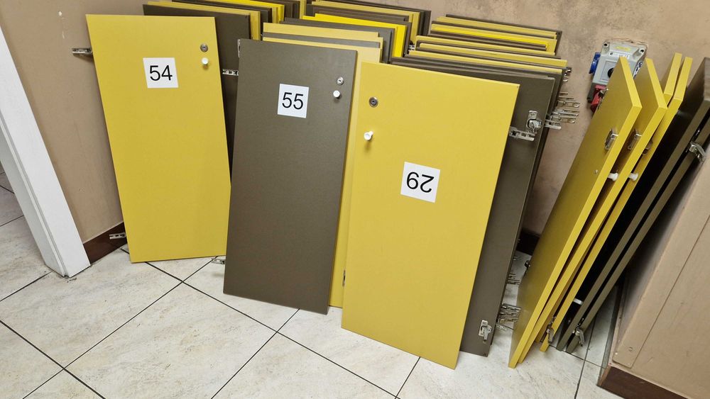 Drzwiczki, fronty szafek, półki, płyta wiórowa 90x40, uchwyt, zawias