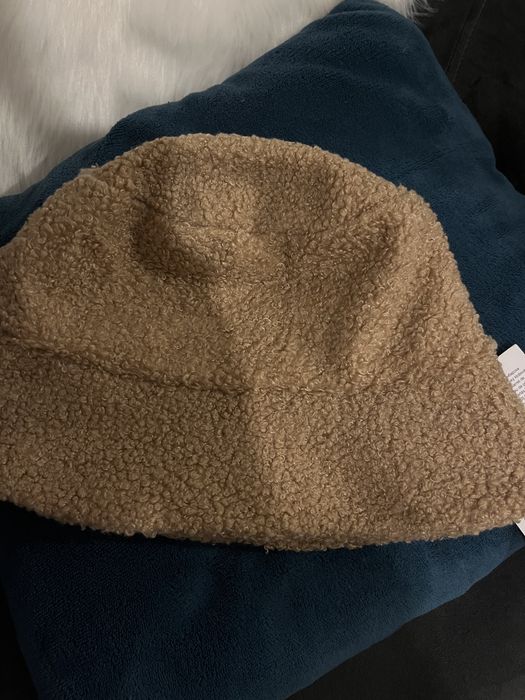 Nowy ciepły miękki beżowy kapelusz teddy idealny na jesień