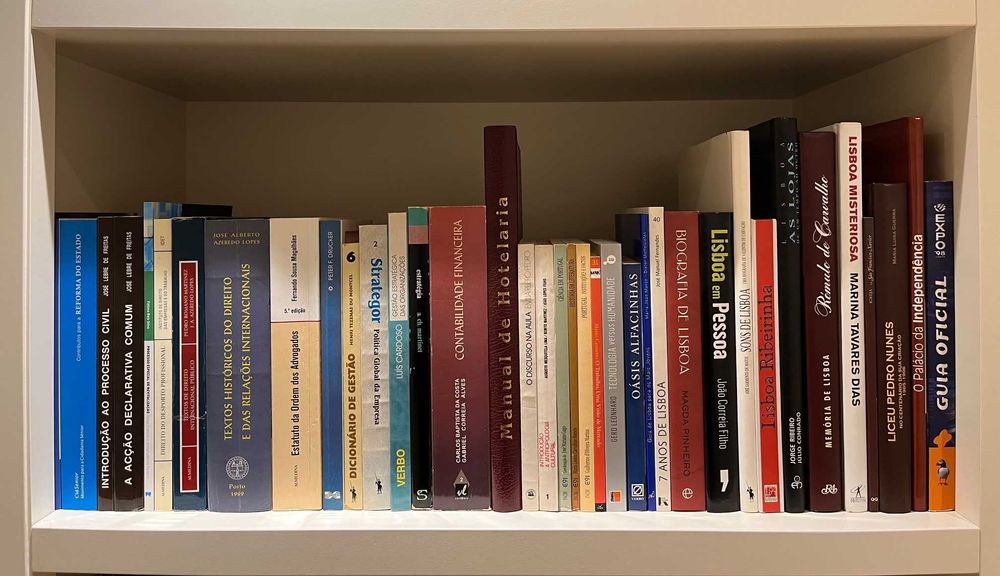 Livros de Cinema / Desporto / Música / Culinária / Maternidade / Outro