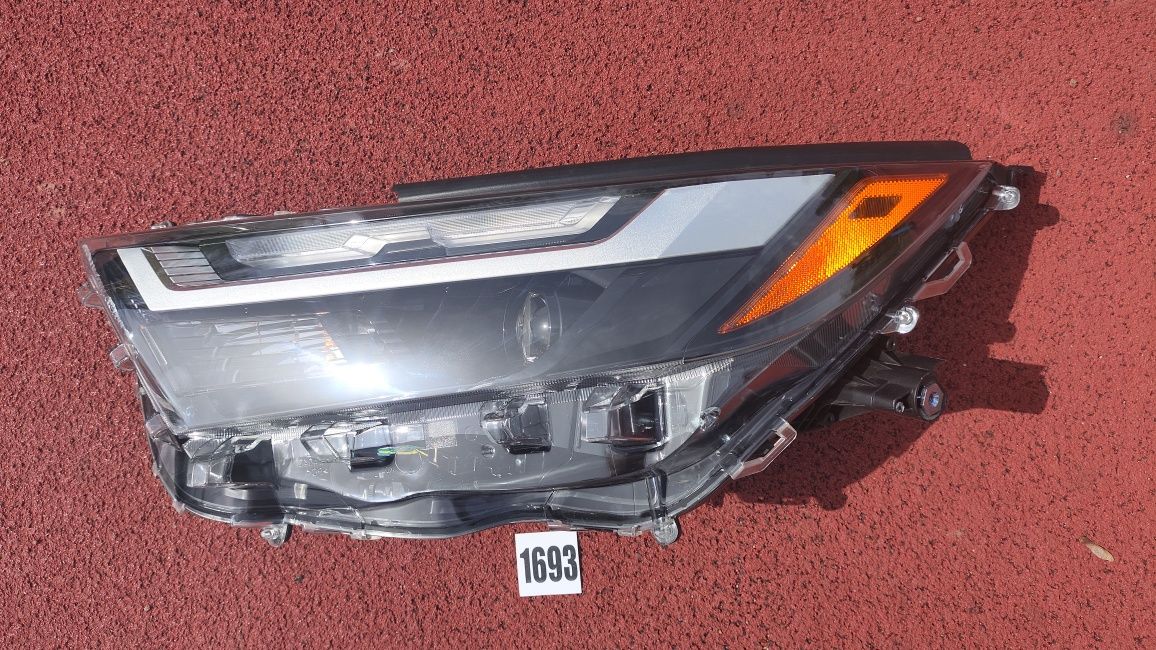 Фара левая Тойота РАВ 4 Toyota RAV4 811500R360 1693