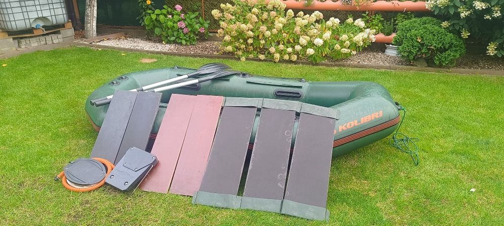 Ponton Kolibri K-260TL z podłogą rolowaną pawężą listwą odbojową