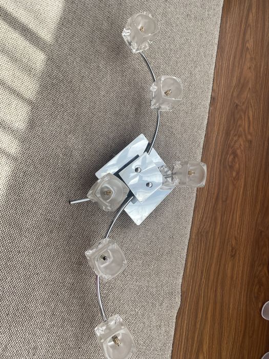 Красива люстра лампа гарний стан