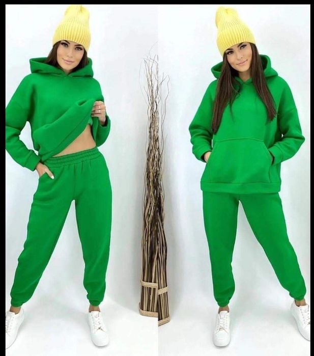 Жіночий теплий костюм