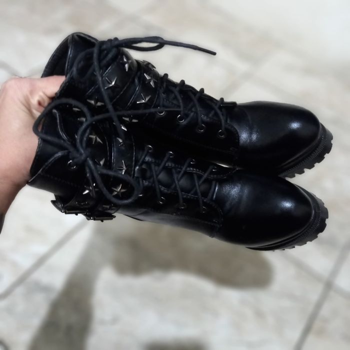 Bota Feminina Salto Alto Plataforma Semi-novo
Tamanho 34