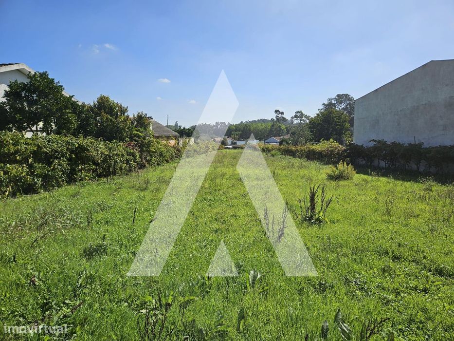 Terreno com possibilidade de construção situado em Eixo
