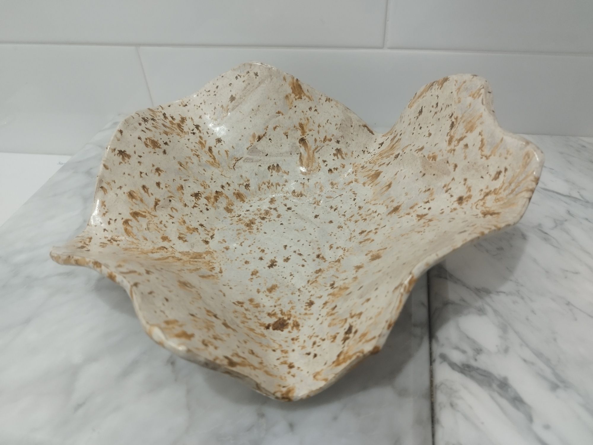 Centro de mesa em barro pintado - modernista